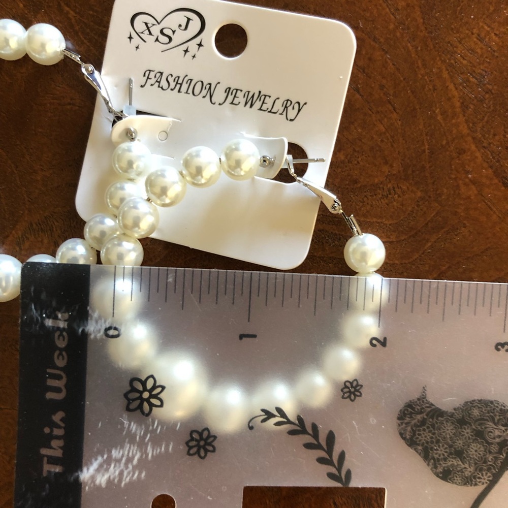 Today only $6 ❤️ new Simulated Pearl hoop earrings - Picture 7 of 8